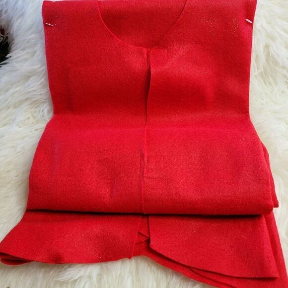 Nwt red glitter Christmas tree cover skirt - Picture 2 of 2